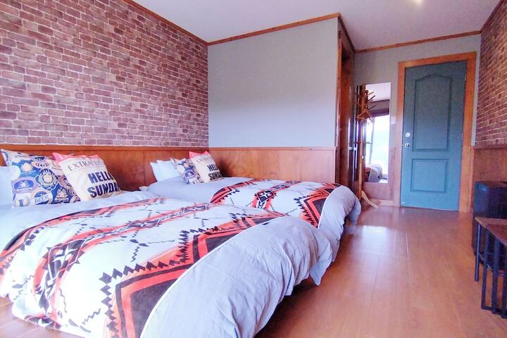 Room 5 of 61