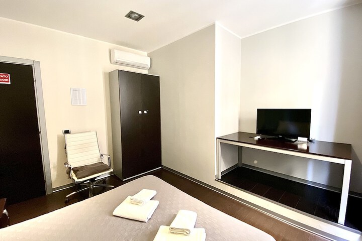 Room 10 of 30