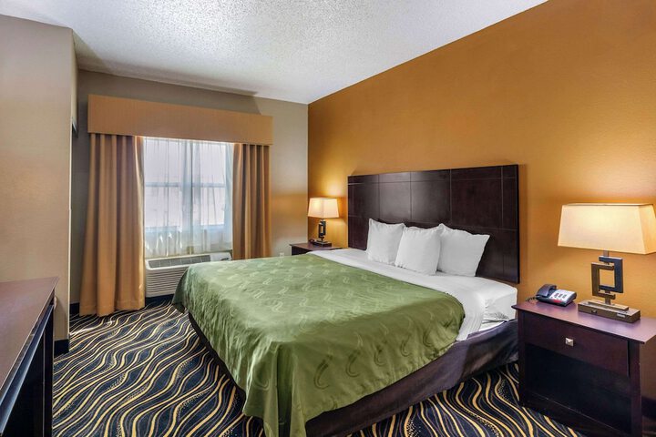 Suite 2 Queen Beds (10 of 26)