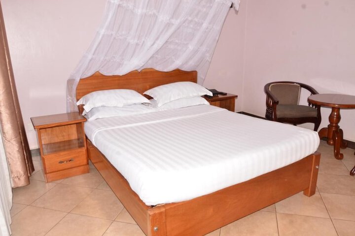 Room 3 of 47