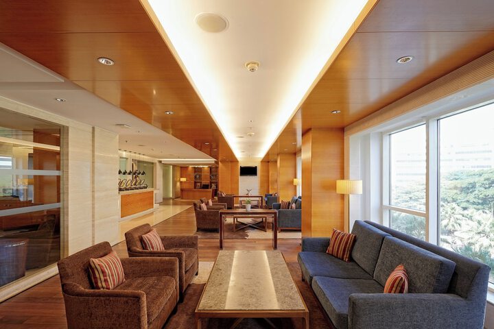 Lounge 123 of 135