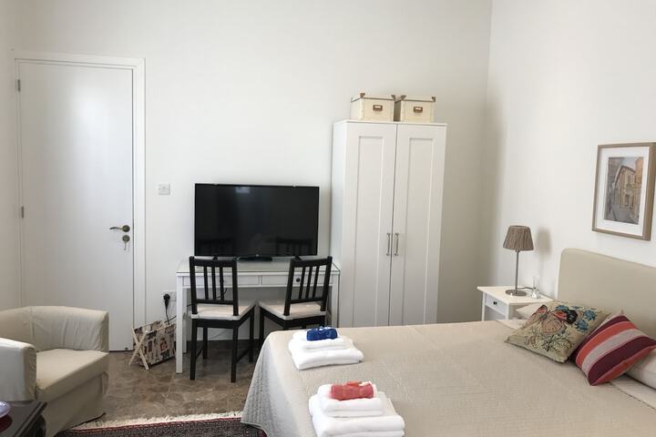 Room 12 of 104