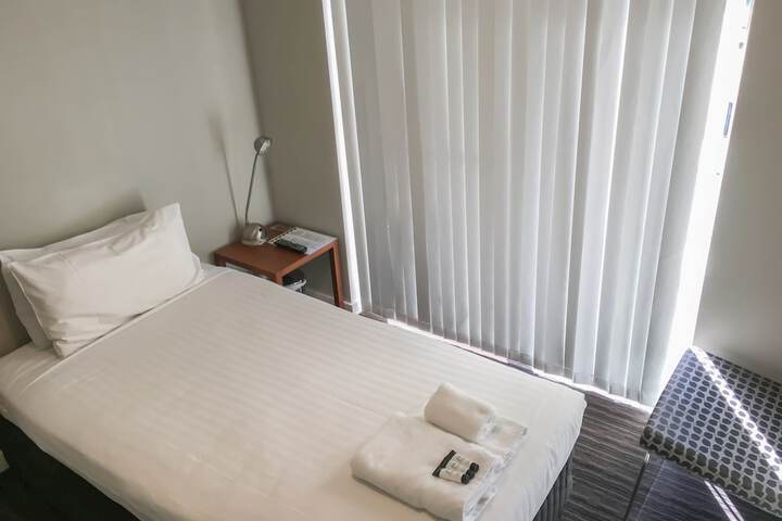 Room 5 of 40