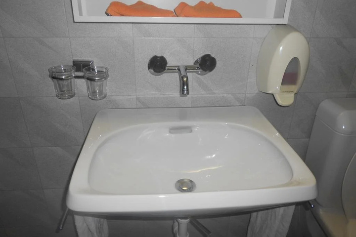 Room 7 of 13