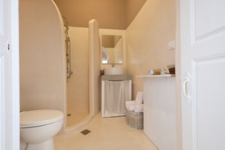 Room 2 of 39
