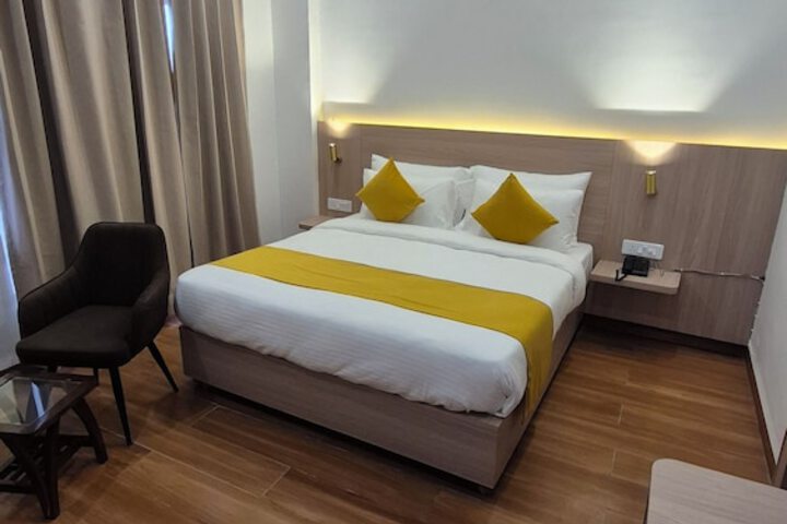 Room 11 of 36