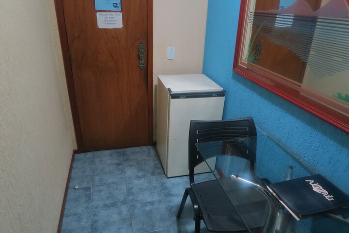 Room 4 of 18