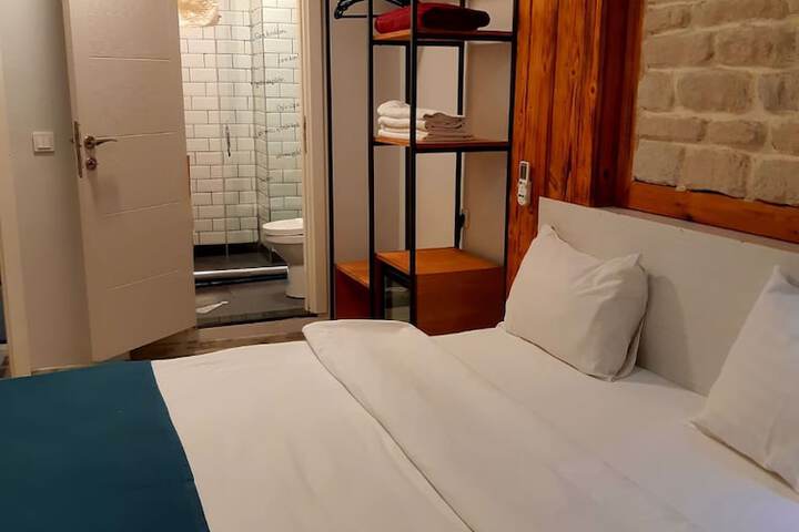 Room 19 of 46