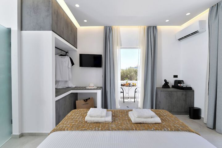 Room 18 of 102