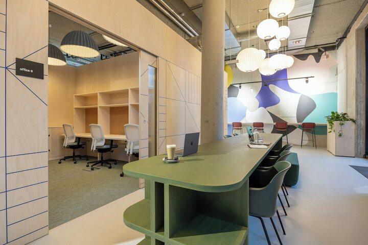 Business Center 137 of 146