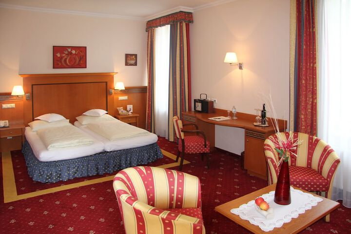 Room 12 of 35