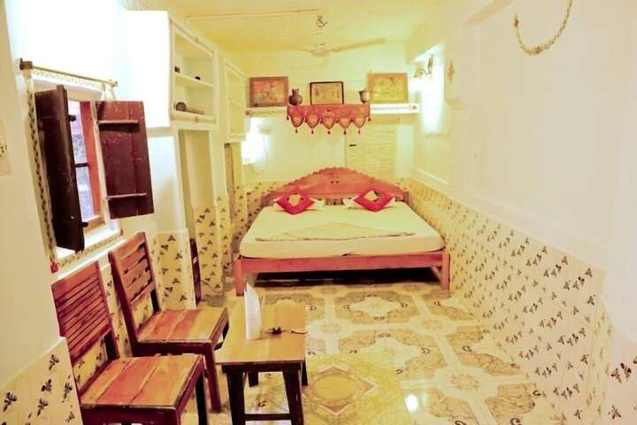 Room 5 of 42