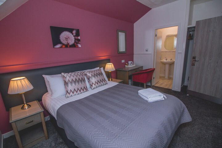 Room 7 of 13