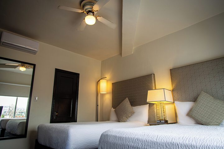 Room 9 of 16
