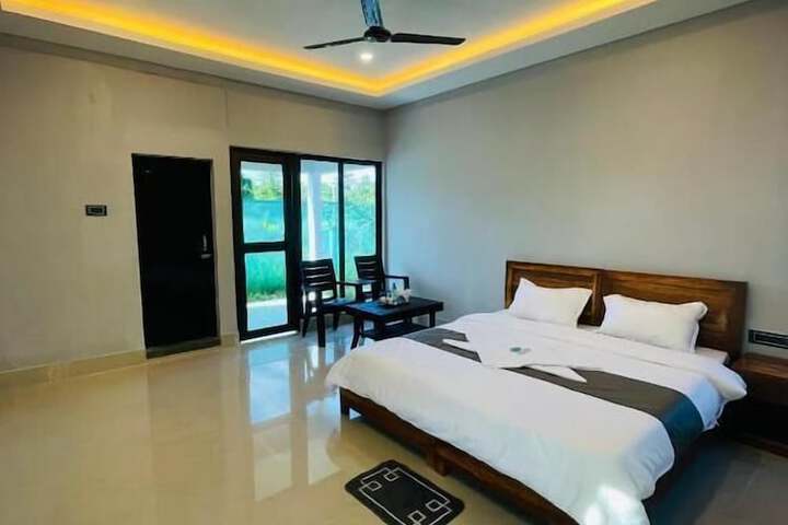 Room 4 of 10