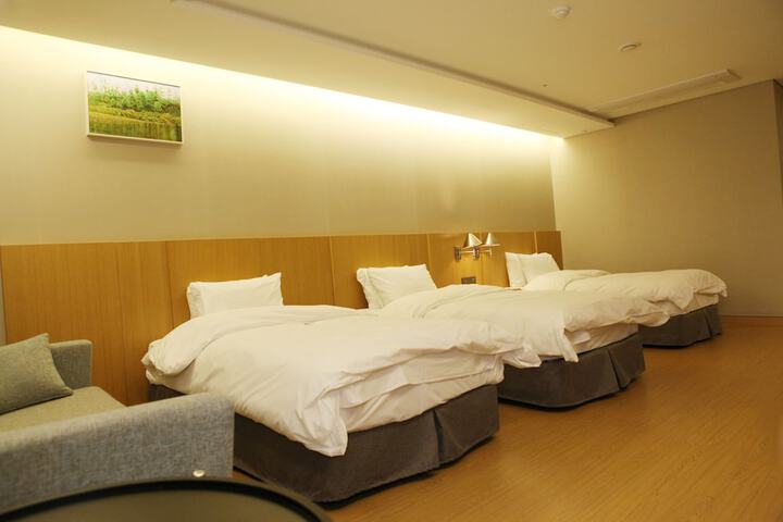 Room 4 of 60