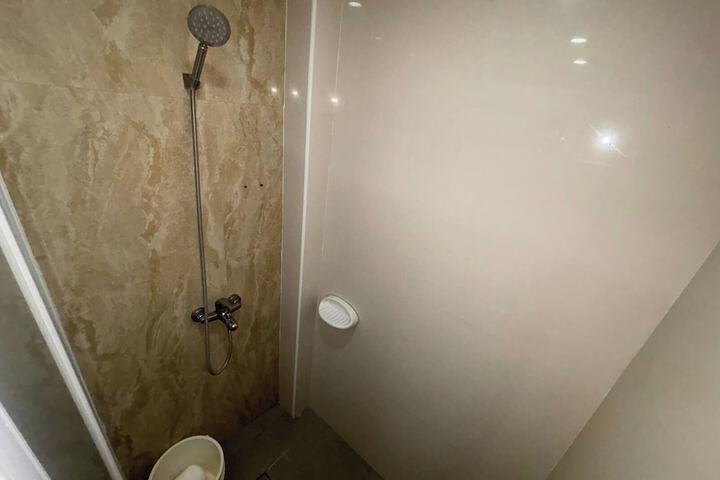 Room 5 of 70