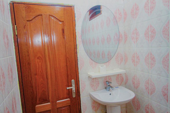 Room 8 of 12