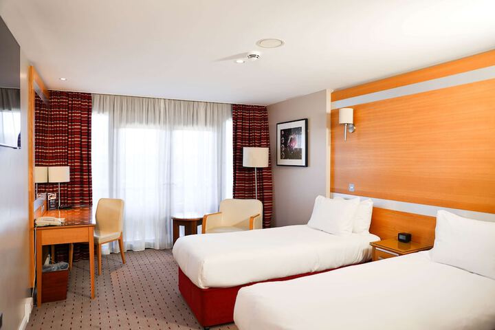 Room 10 of 121