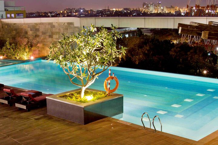Pool Hotel