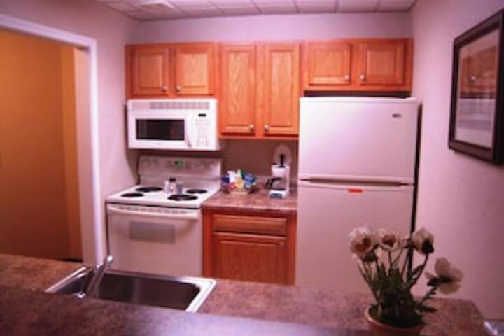 Coccas Inn & Suites Wolf Rd Albany Airport