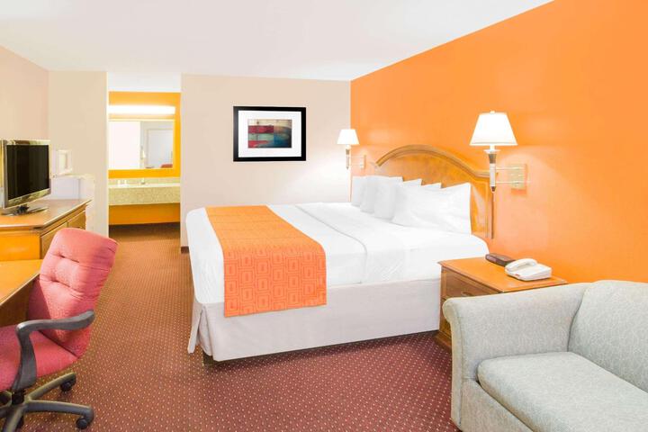 2 Queen Beds (2 of 7)