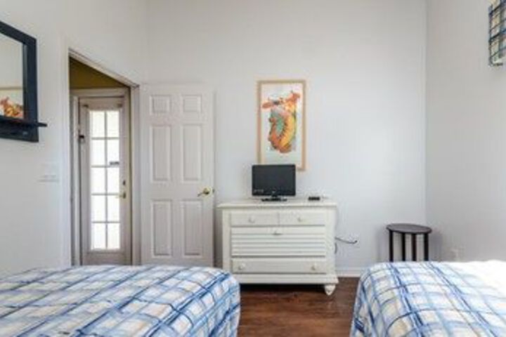 Room 8 of 25