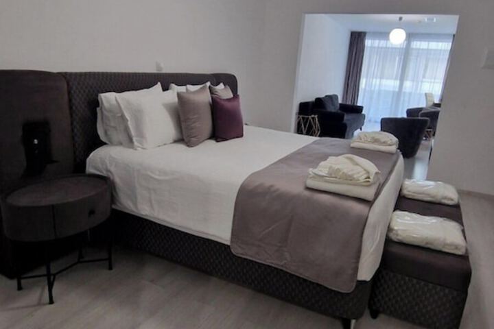 Room 37 of 60
