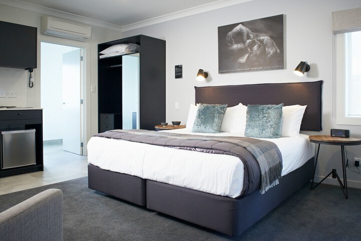 Room 9 of 28