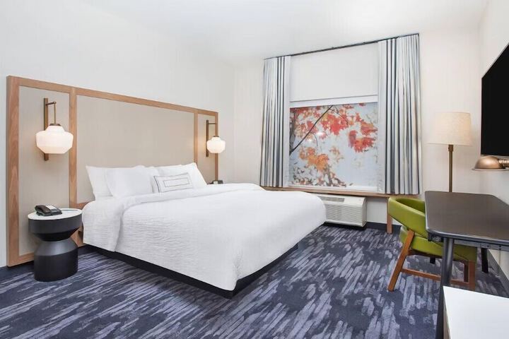 Room 8 of 32