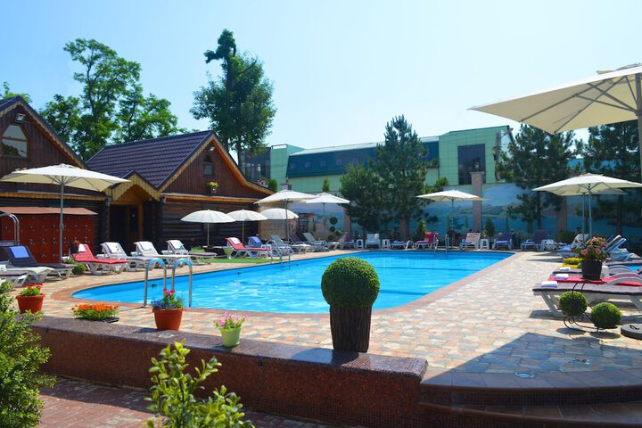 Pool 100 of 143