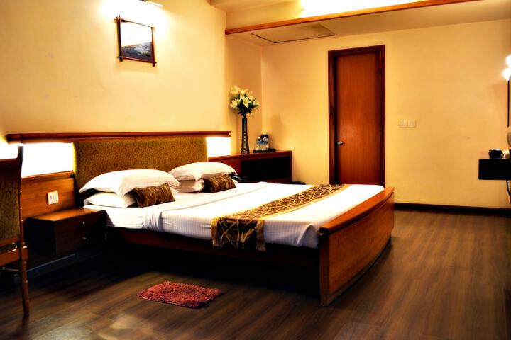 Room 8 of 85