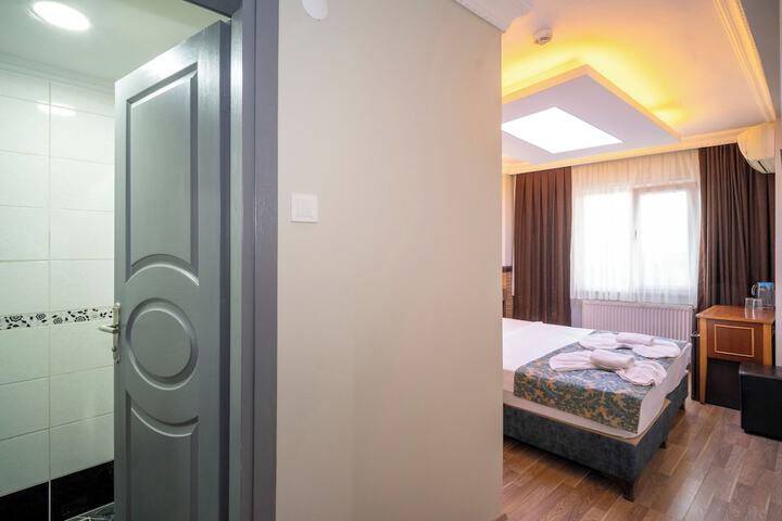 Room 18 of 90