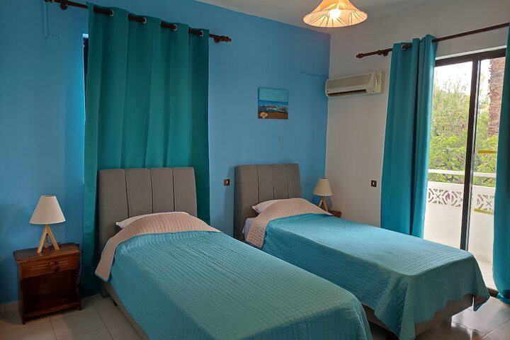 Room 6 of 35