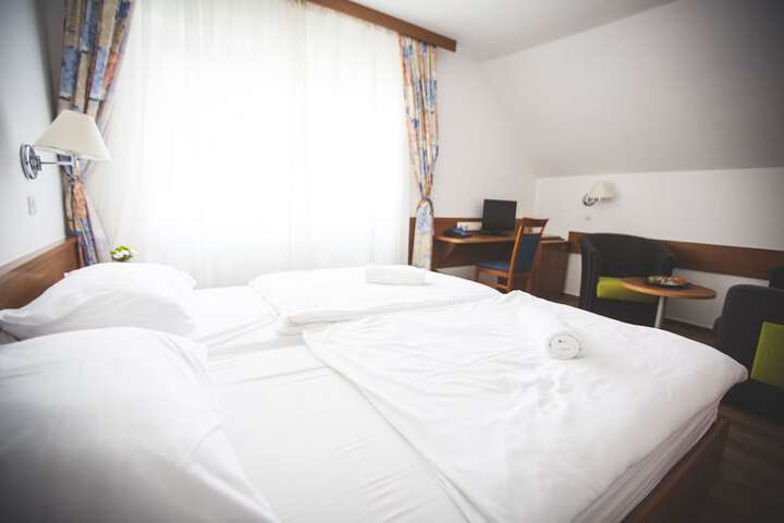 Room 5 of 37