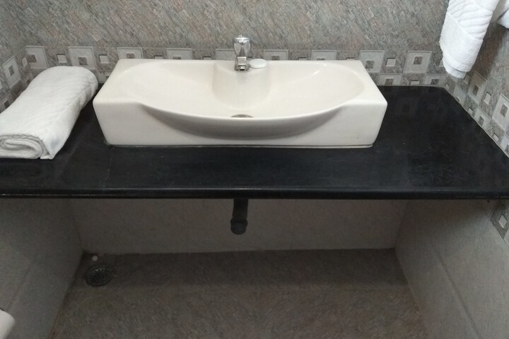 JK Rooms 127 Parashar Opp. Railway Station