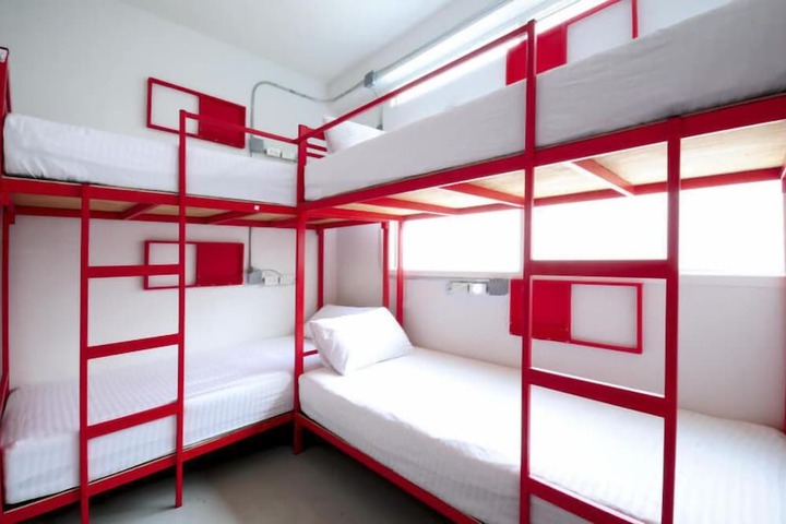 Room 21 of 48