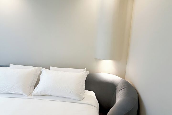 Room 9 of 104