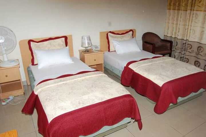 Room 6 of 39