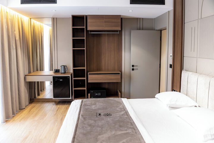 Room 18 of 114