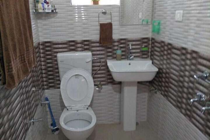 Room 16 of 38