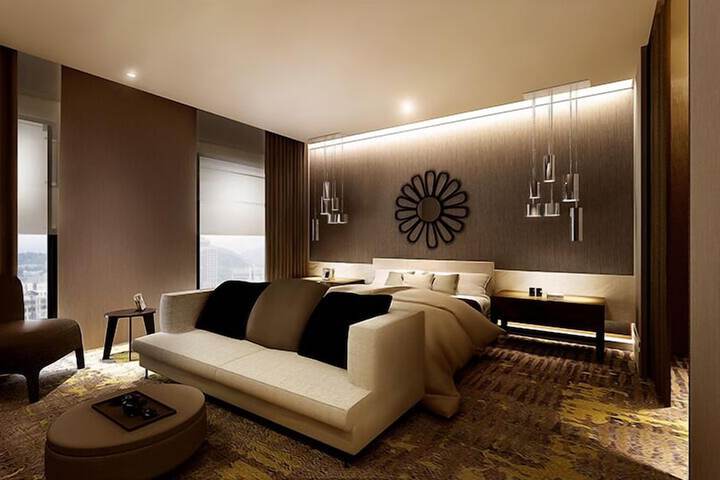 Room 13 of 32