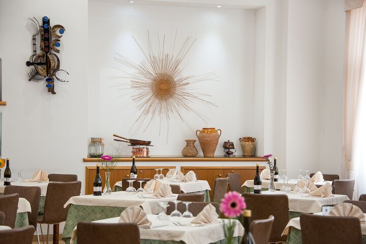 Dining 48 of 62