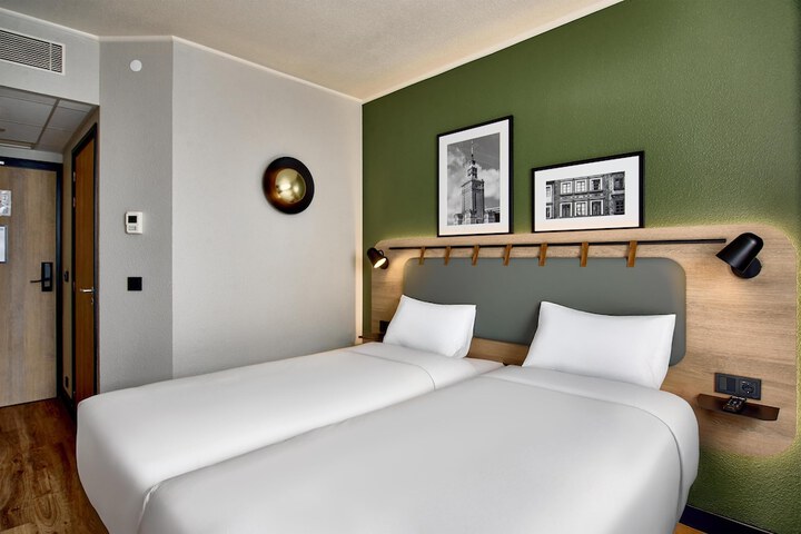 Room 17 of 49