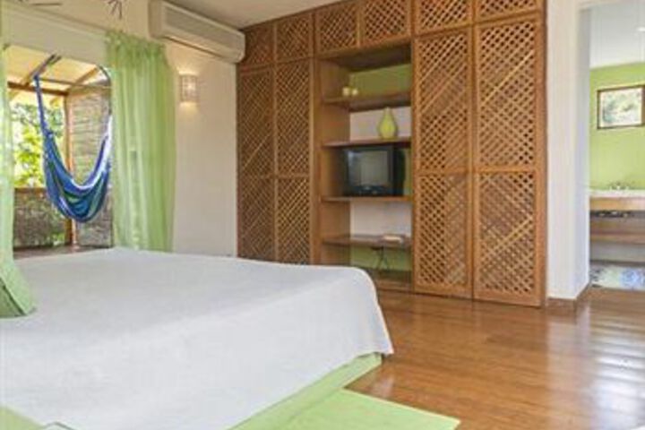 Room 15 of 32