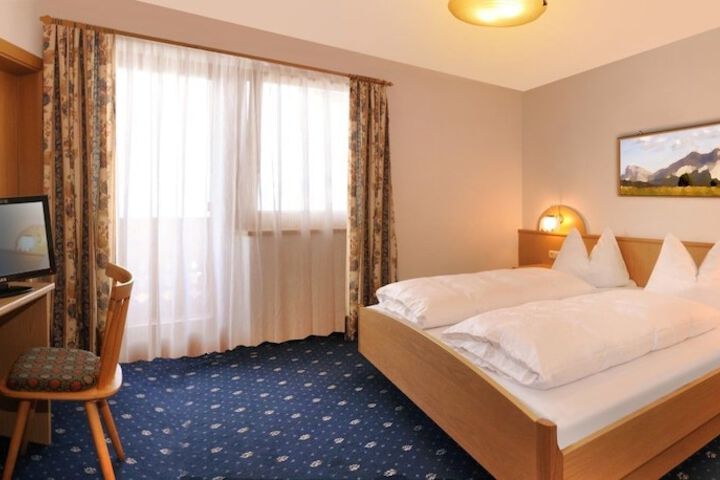 Room 4 of 63