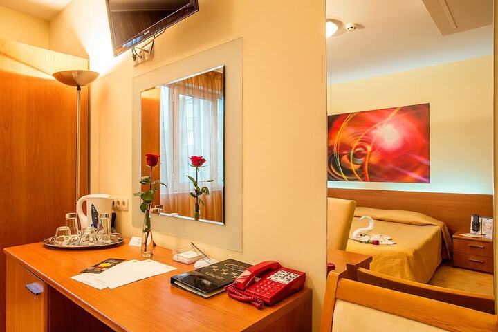 Room 11 of 34