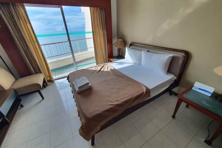 Room 225 of 650