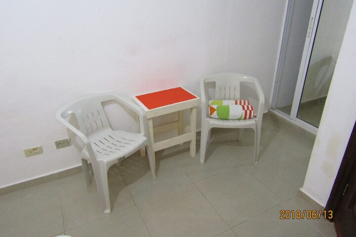 Room 6 of 10