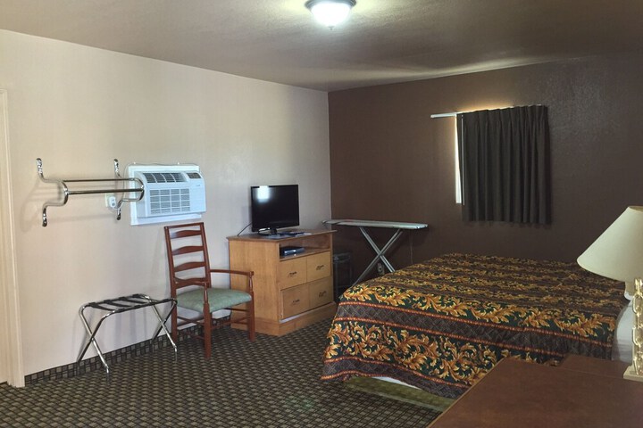Room 4 of 24